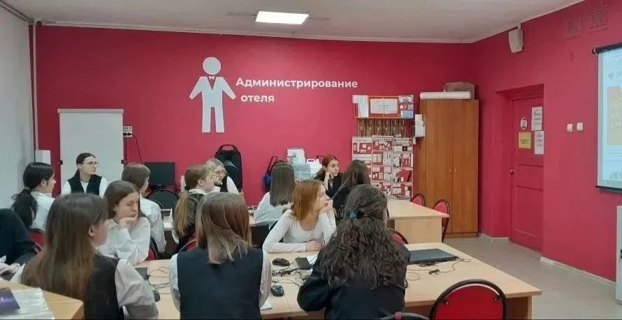 Студенты первого курса проходят обучение по профессии "Горничная" 1 разряда
